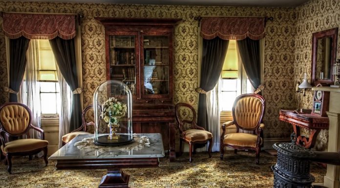 How to Decorate a Traditional Living Room